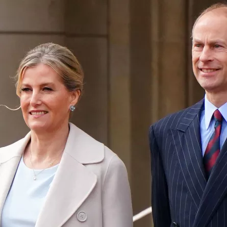 الأمير إدوارد وصوفي في قصر باكنغهام في لندن (Prince Edward and Sophie at Buckingham Palace in London). مصدر الصورة: Victoria Jones / POOL / AFP