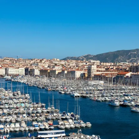 إطلالة على مدينة مرسيليا جنوب فرنسا