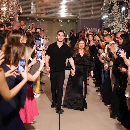 المصمم اللبناني جاد سودا ووالدته دينيز -الصورة من مكتب العلاقات العامة 