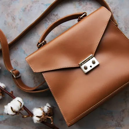 حقيبة نسائية من الجلد