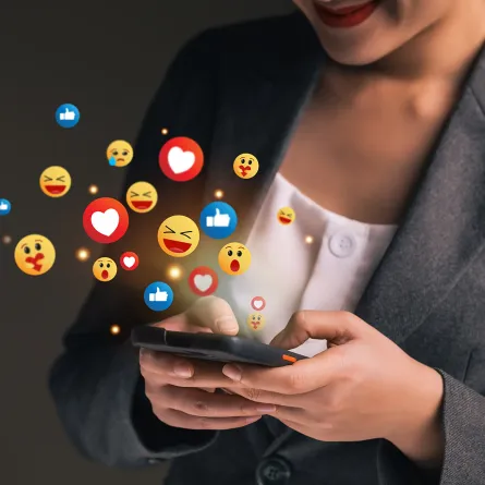 تشكِّل التكنولوجيا الرقمية ووسائل التواصل الاجتماعي جزءاً لا يتجزأ من حياتنا اليومية