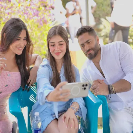 رانيا منصور وابنتها توانا مع تامر حسني- الصورة مرسلة من رانيا منصور