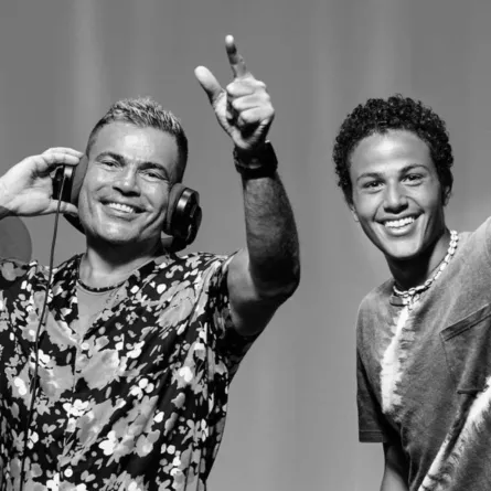 عمرو دياب وابنه عبدالله من أغنية يا ليل - الصورة من الشركة المنتجة