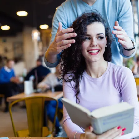  سيدتي تقدم لكِ كتباً تحكي أسرار وخفايا لغة الجسد.