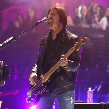 تشارلي كولين Charlie Colin في حفل السوبر بول عام 2013 (مصدر الصورة: Christopher Polk / GETTY IMAGES NORTH AMERICA / Getty Images via AFP)