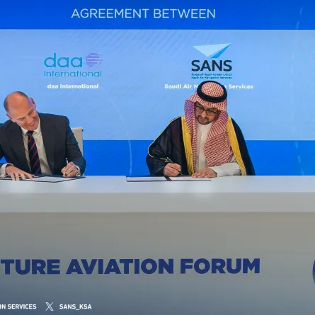 توقيع الاتفاقية- مصدر الصورة حساب الملاحة الجوية السعودية على منصة إكس