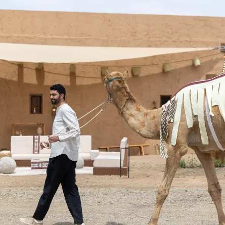 المصمم إسماعيل حطيط في العلا