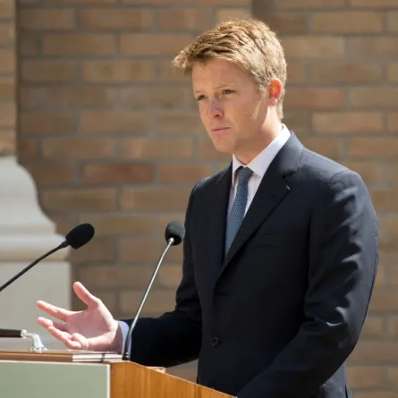 هيو غروسفينور، دوق وستمنستر في عقار ستانفورد هول في نوتنغهامشاير (Hugh Grosvenor, the Duke of Westminster on the Stanford Hall Estate in Nottinghamshire). مصدر الصورة: OLI SCARFF / POOL / AFP