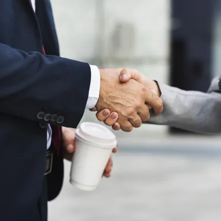 الأساليب الفعالة لبناء علاقات مهنية قوية ومستدامة