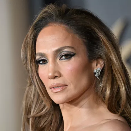 جنيفر لوبيز في مسرح دولبي في هوليوود، كاليفورنيا (Jennifer Lopez at the Dolby theatre in Hollywood, California). مصدر الصورة: Robyn BECK / AFP