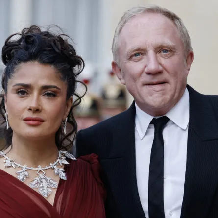 سلمى حايك وزوجها  فرانسوا هنري بينو خلال زيارة الرئيس الصيني لفرنسا (مصدر الصورة: Ludovic MARIN / AFP)