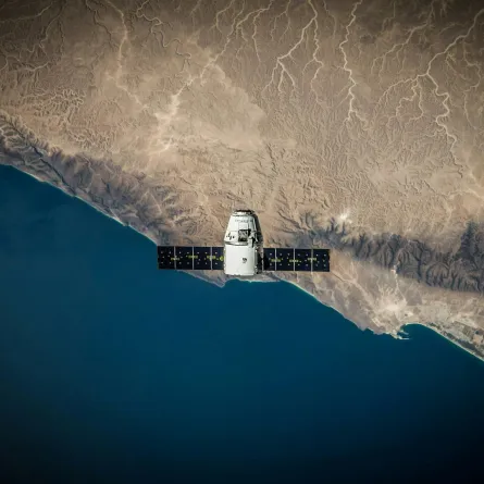 اليابان تخطط لإطلاق أول قمر صناعي خشبي في العالم