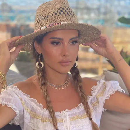 ياسمين رئيس بفستان أبيض - الصورة من حسابها على انستغرام 