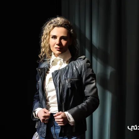 لقطة للمصممة كارينا سكر، في الاستديو الخاص بها ببيروت