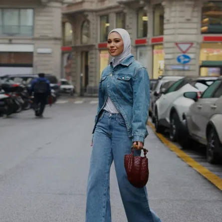 منة نبيل بإطلالة عصرية بالجينز- الصورة من حسابها الرسمي على إنستغرام