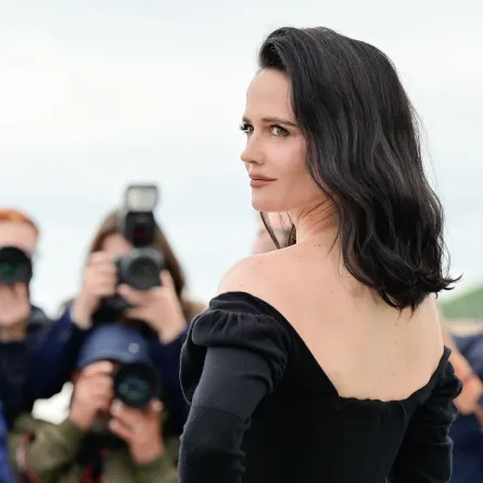 النجمة إيفا غرين Eva Green تصل الى فندق مارتينيز في مدينة كان (مصدر الصورة: Stephane Cardinale - Corbis/Corbis via Getty Images)