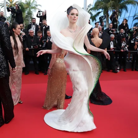 كوكو روشا Coco Rocha خلال مهرجان كان السينمائي 2024 (مصدر الصورة Pascal Le Segretain/Getty Images))