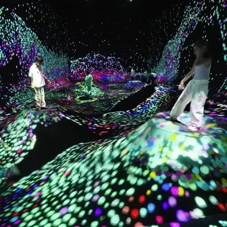 متحف "تيم لاب بلا حدود" لأول مرة في جدة التاريخية - الصورة من واس