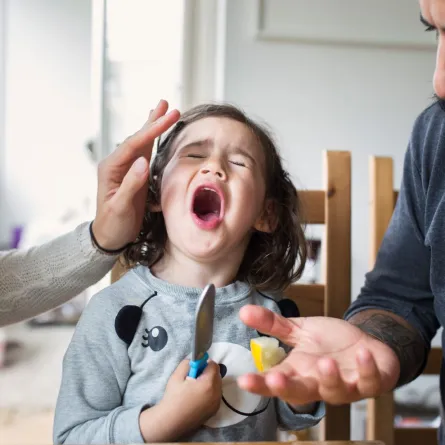 صورة طفلة تصرخ