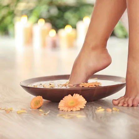 العناية بالقدمين