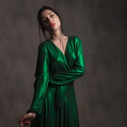 تفسير الثوب الأخضر في المنام- مصدر الصورة: Adobe stock by Viorel Sima