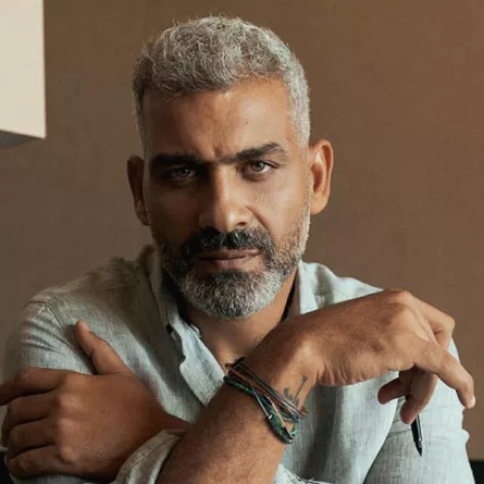 هاني عادل - الصورة من صفحته الرسمية على "فيسبوك"