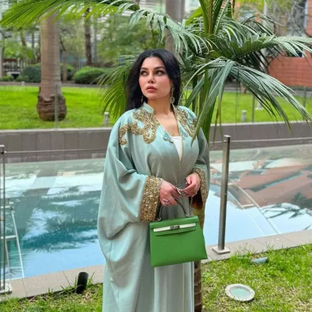 هيفاء وهبي بعباية باللون الأخضر الفاتح - الصورة من حسابها على إنستغرام