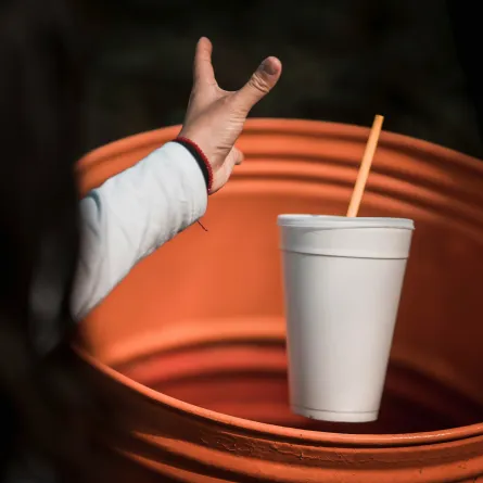 حظر الستايروفوم في أبوظبي. الصورة من موقع unsplash