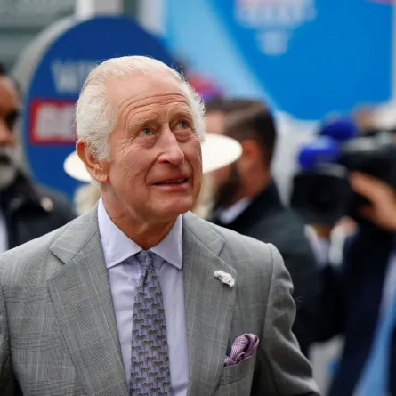 الملك تشارلز في ساري بجنوب إنجلترا (King Charles in Surrey, southern England). مصدر الصورة: BENJAMIN CREMEL / AFP