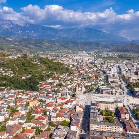 بيرات وجهة جذابة تقع في جنوب وسط ألبانيا