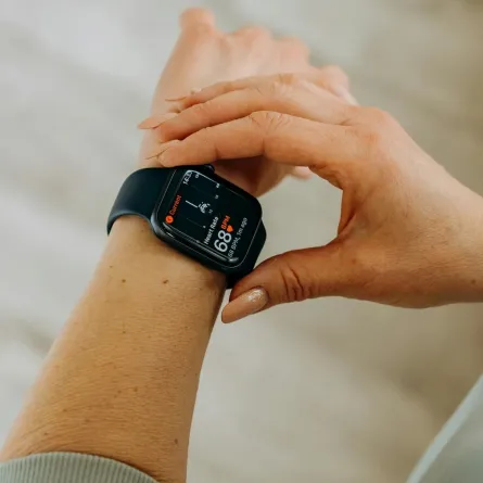 الساعات الذكية لمراقبة ضغط الدم ونبضات القلب