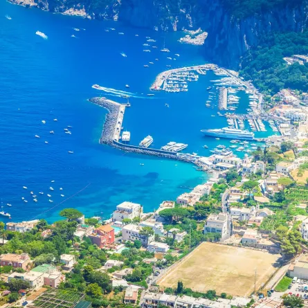 إطلالة على جزيرة كابري