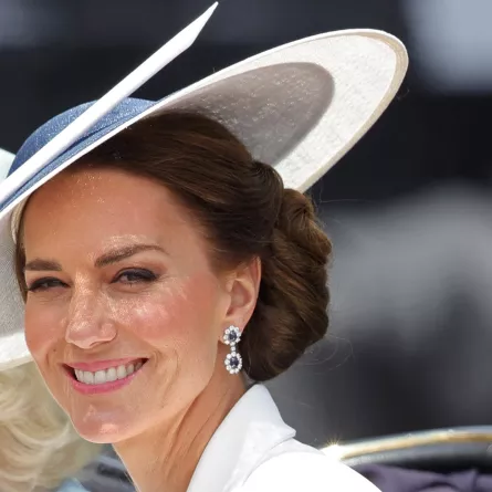 كيت ميدلتون ترتدي أقراط الياقوت والألماس في احتفال Trooping the Colour