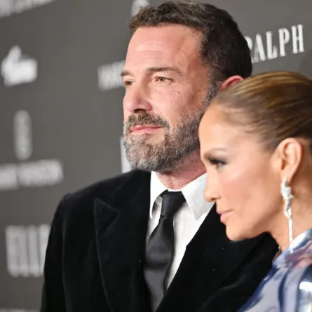 جينيفر لوبيز وبن أفليك Ben Affleck and Jennifer Lopez في Nya Studios في مايو 2023 (مصدر الصورة: Charley Gallay / GETTY IMAGES NORTH AMERICA / Getty Images via AFP)