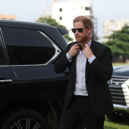 الأمير هاري  Prince Harry في نيجيريا (مصدر الصورة: Kola Sulaimon / AFP)