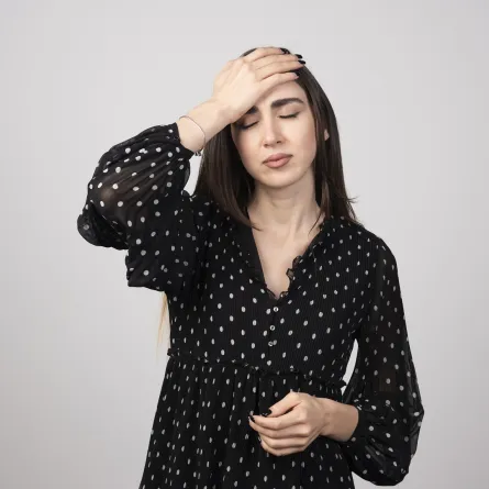 صورة لامرأة تشعر بالتعب