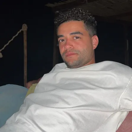 الفنان خالد أنور