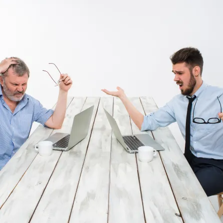  إستراتيجيات التفاعل الهادئ والاستماع الفعَّال للطرف الآخر في العمل