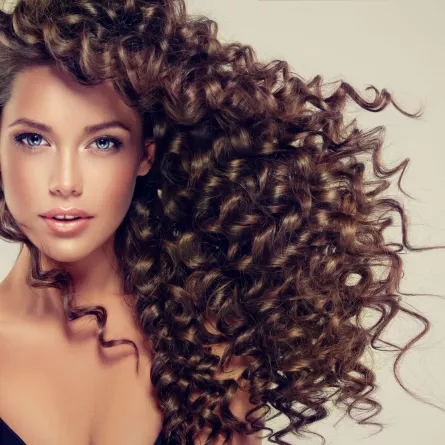 أفضل زيت لتنعيم الشعر المجعد