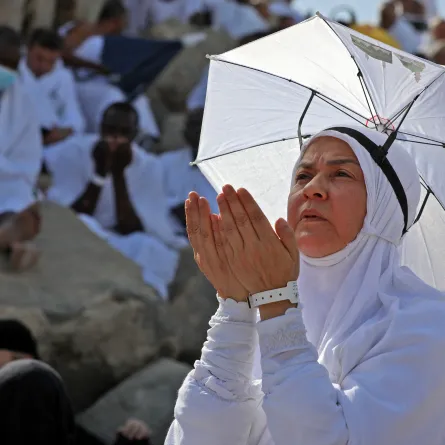 أدعية يوم عرفة عبادة عظيمة عند الله تعالى - (الصورة من Photo by Christina ASSI : AFP)