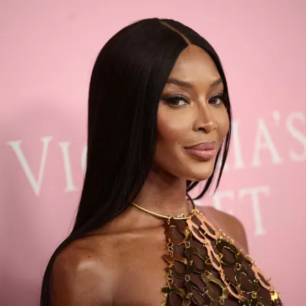 نعومي كامبل في مركز مانهاتن في مدينة نيويورك (Naomi Campbell at The Manhattan Center in New York City). مصدر الصورة: Dimitrios Kambouris/Getty Images for Victoria's Secret/AFP