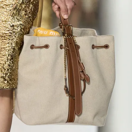 حقيبة من ميو ميو Miu Miu - الصورة من Launchmetrics/Spotlight ©
