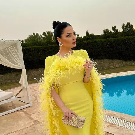 ديانا كرزون بفستان كاب أصفر - الصورة من حسابها على انستغرام