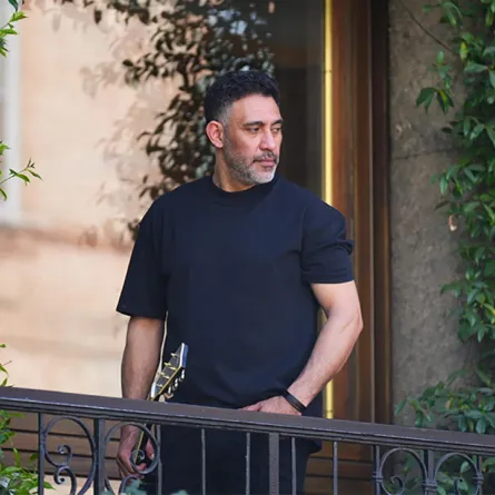 عمرو مصطفى- الصورة من صفحته الرسمية على فيسبوك