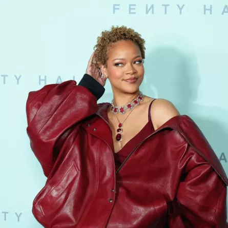 ريهانا في أستوديوهات نيا في لوس أنجلوس، كاليفورنيا (Rihanna at Nya Studios in Los Angeles, California). مصدر الصورة: Leon Bennett/Getty Images/AFP