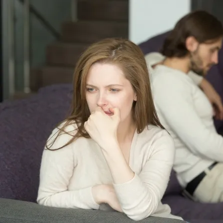 الشخص المعتمد عاطفيًا لا يتقبل أن شريكه يحتاج إلى مساحة خاصة به