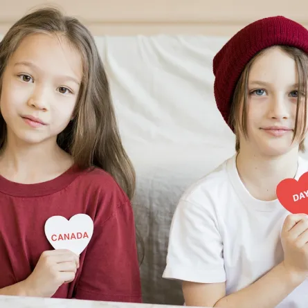 صورة لطفلتين تعانيان من مرض القلب