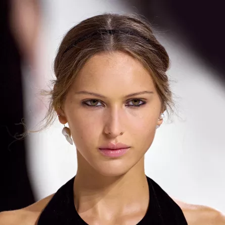 العناية بالبشرة