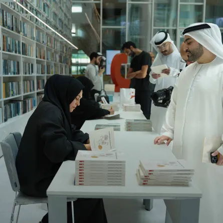 جانب من توقيع الرسائل البحثية 