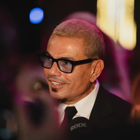 عمرو دياب - الصورة من الصفحة الرسمية للمستشار تركي آل الشيخ على الفيسبوك